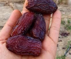 تصویر 3 از خرما پیارم طبس پرس‌ شده مستقیم از مزارع